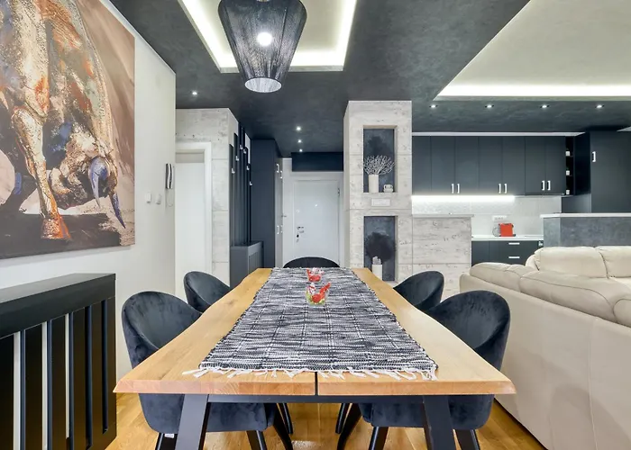 Luxury Veselic ואליג'בו